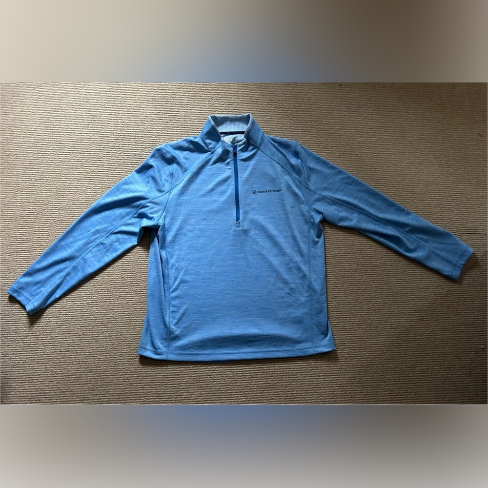 Vineyard Vines men’s performance 1/4 zip
Size Large